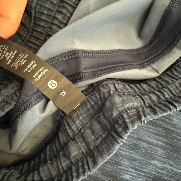 Men’s Lulu Lemon 7 Inch Pace Breaker Shorts - Picture 3 of 3